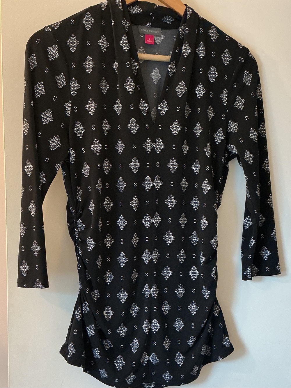 VINCE CAMUTO Black Patterned V-Neck Long Sleeve Tunic